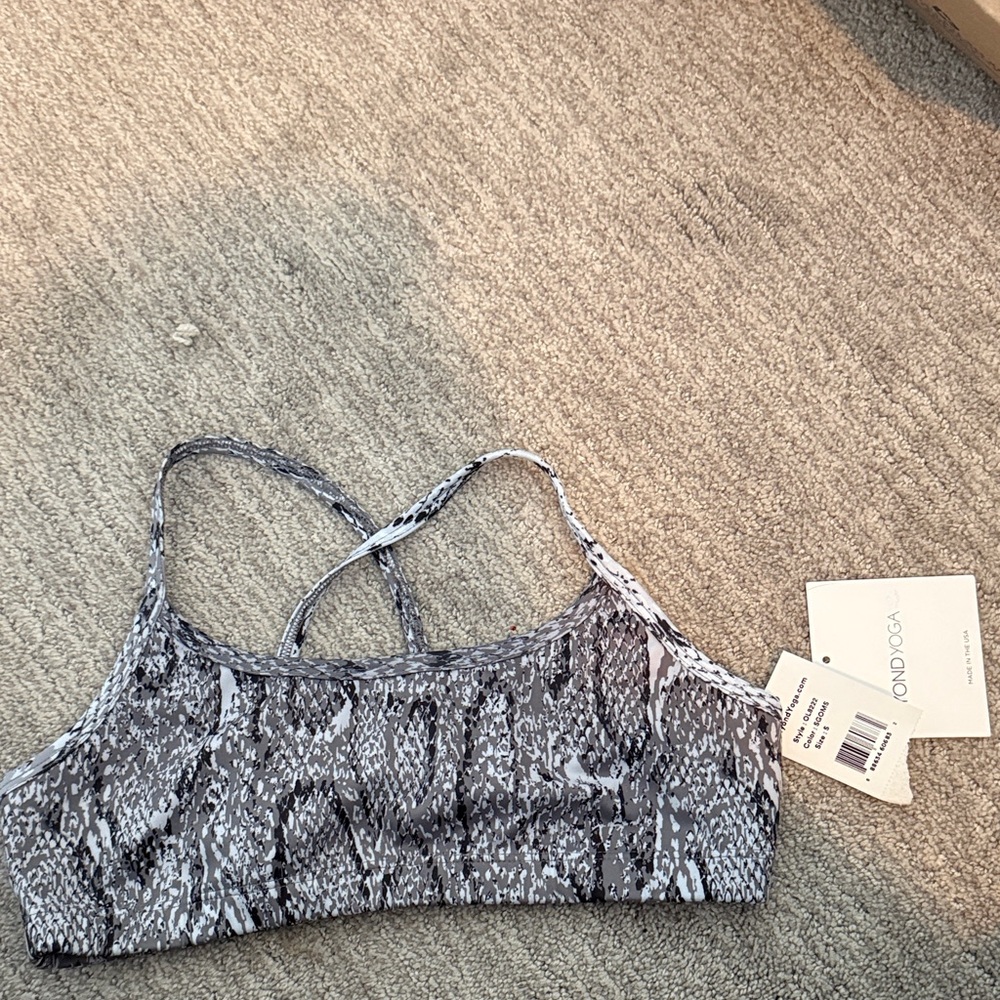 BEYOND YOGA Criss Cross Back Sports Bra